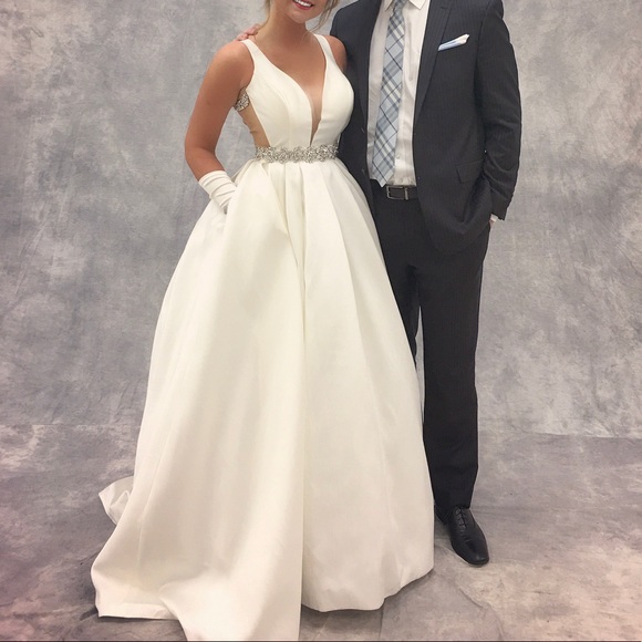Silk wedding dress - Picture 1 of 4